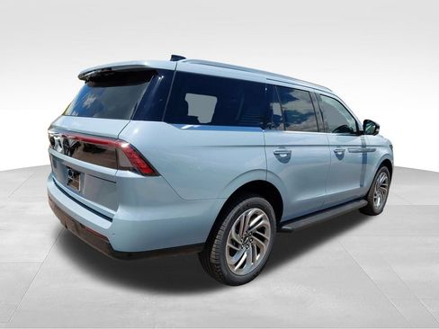 New 2026 Lincoln Navigator Premiere AWD/4WD image 9