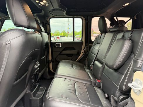 Used 2022 Jeep Wrangler Unlimited Sahara w/ Cold Weather Group AWD/4WD image 17