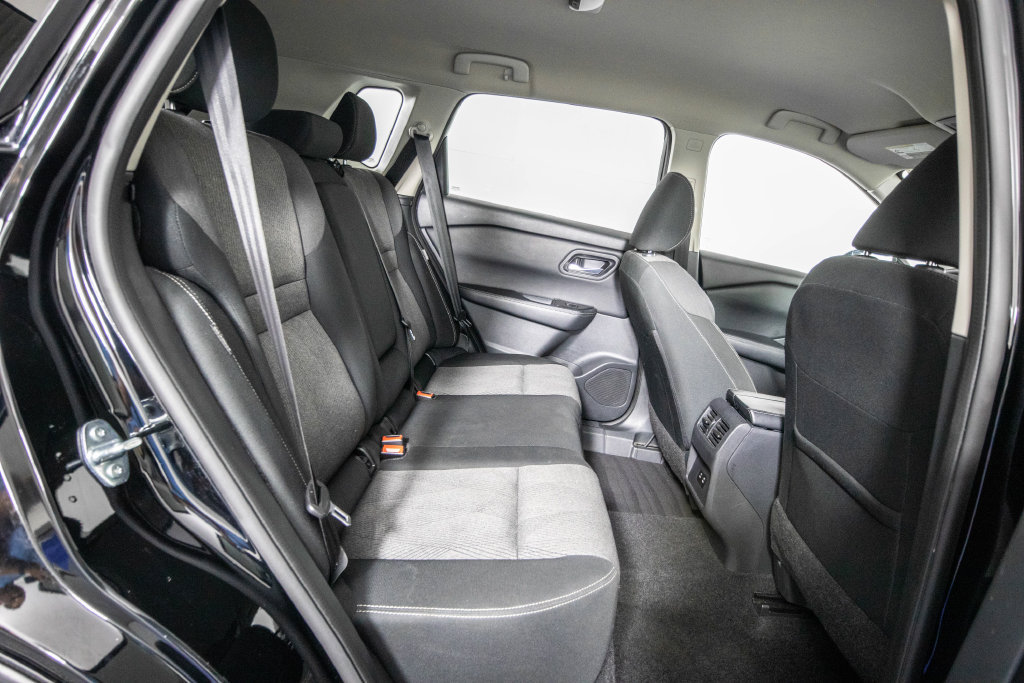 Used 2025 Nissan Rogue SV FWD image 13