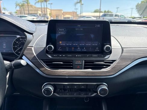 Used 2024 Nissan Altima 2.5 SV FWD image 16