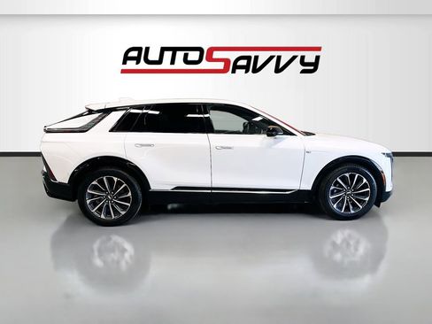 Used 2025 Cadillac Lyriq Sport w/ LPO, Floor Liner Package AWD/4WD image 8