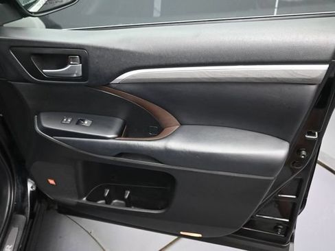 Used 2019 Toyota Highlander Limited AWD/4WD image 38