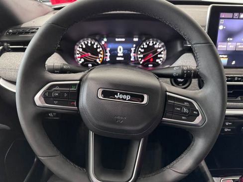 Used 2024 Jeep Compass Latitude image 12