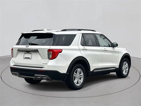 Used 2022 Ford Explorer XLT w/ Equipment Group 202A image 4