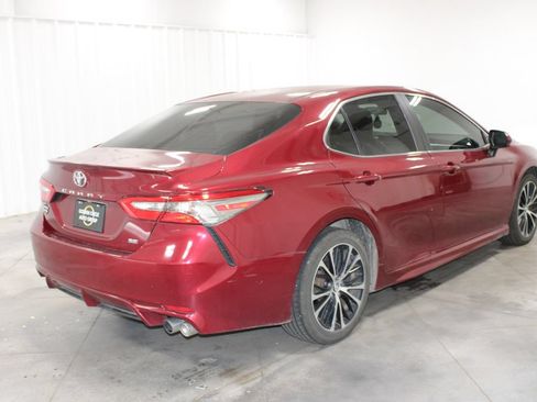 Used 2018 Toyota Camry SE FWD image 8
