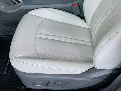 Used 2025 Hyundai Sonata Limited image 24