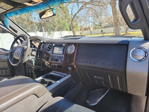 Used 2011 Ford F250 Lariat w/ Lariat Interior Pkg AWD/4WD image 44