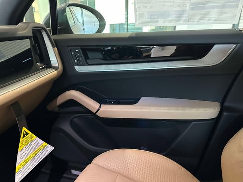 New 2026 Porsche Cayenne image 20