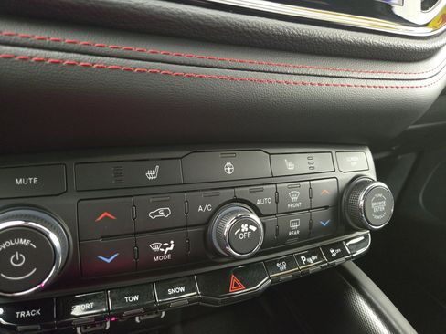 Used 2024 Dodge Durango R/T w/ Tow 'N Go Package image 27