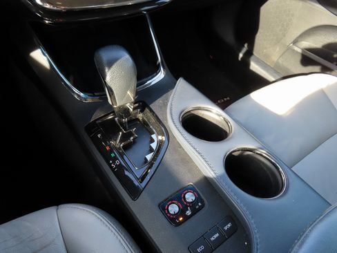 Used 2015 Toyota Avalon XLE image 21