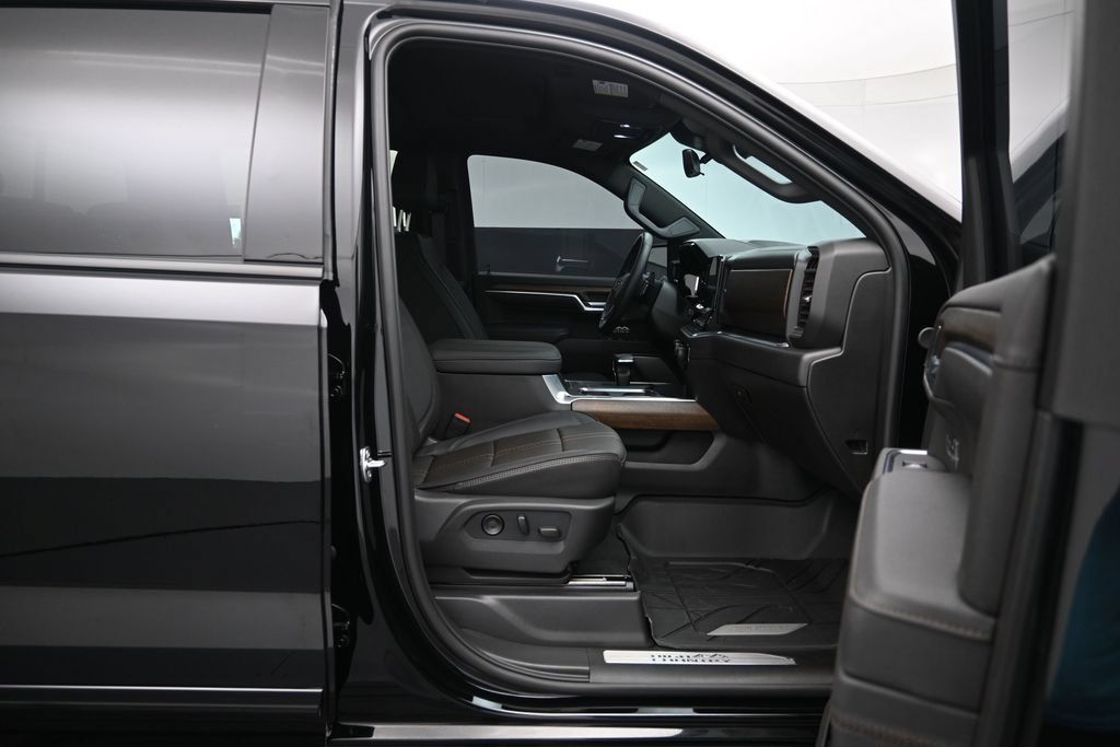 Used 2026 Chevrolet Silverado 1500 High Country w/ Midnight Edition AWD/4WD image 29