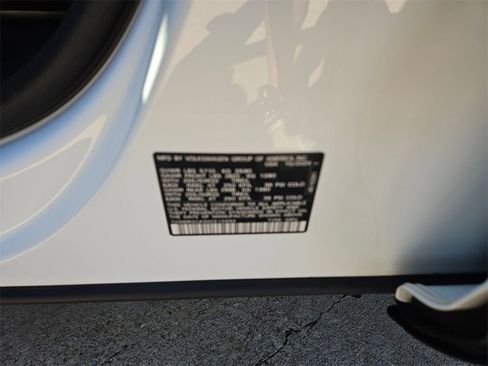 Used 2025 Volkswagen Atlas SE image 30