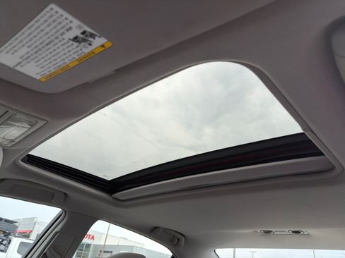 Used 2010 Toyota Camry FWD image 22