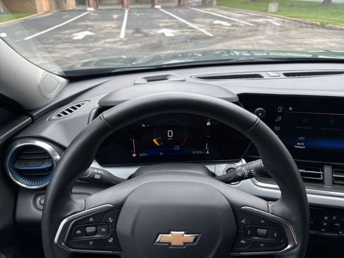 Used 2025 Chevrolet Trax LT w/ LT Convenience Package image 29