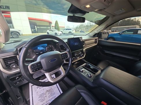 Used 2024 Ford Expedition XLT image 11