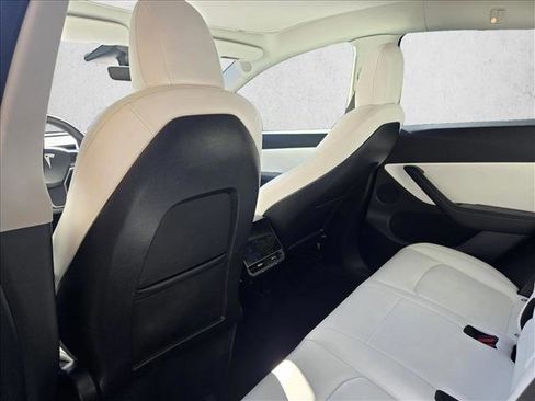Used 2021 Tesla Model Y Long Range image 18