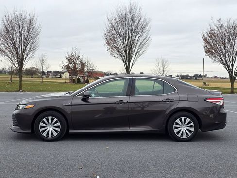Used 2019 Toyota Camry LE image 4
