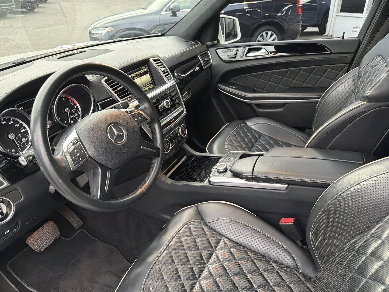 Used 2015 Mercedes-Benz GL 550 4MATIC w/ Driver Assistance Package image 44