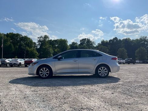 Used 2021 Toyota Corolla LE w/ Carpet Mat Package (TMS) FWD image 12