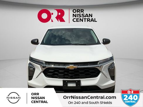 Used 2024 Chevrolet Trax LS FWD image 2