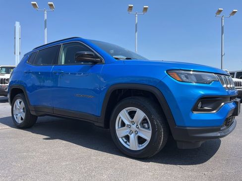 Used 2022 Jeep Compass Latitude w/ Convenience Group AWD/4WD image 46