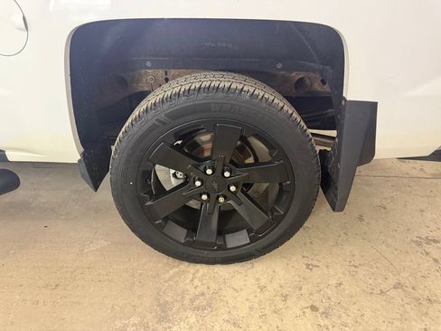 Used 2016 Chevrolet Silverado 1500 LTZ Z71 w/ LTZ Plus Package AWD/4WD image 18