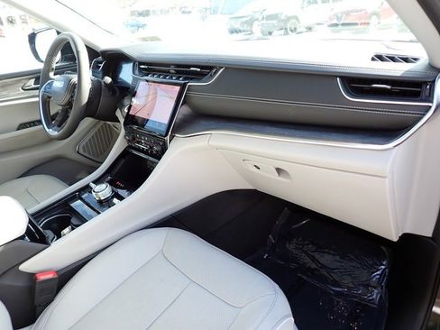 Certified 2023 Jeep Grand Cherokee L Overland image 13