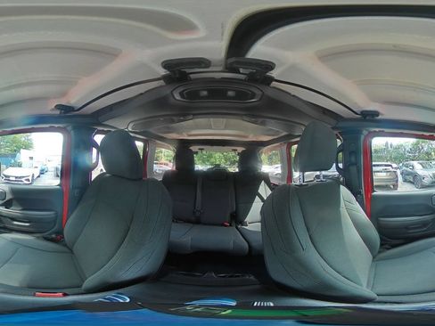 Used 2025 Jeep Wrangler Unlimited Sahara AWD/4WD image 39