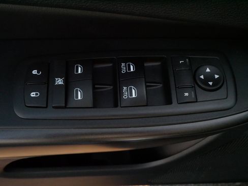 Used 2019 Jeep Cherokee Trailhawk w/ Cold Weather Group image 21