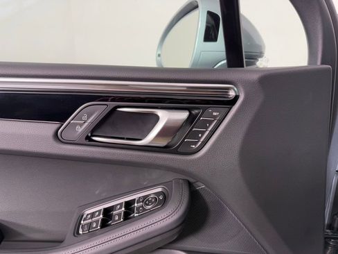 Certified 2026 Porsche Macan image 22