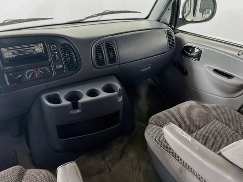 Used 2000 Dodge B3500 RWD image 19