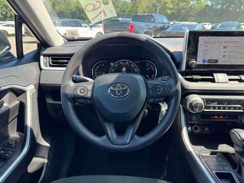 Used 2023 Toyota RAV4 LE AWD/4WD image 22