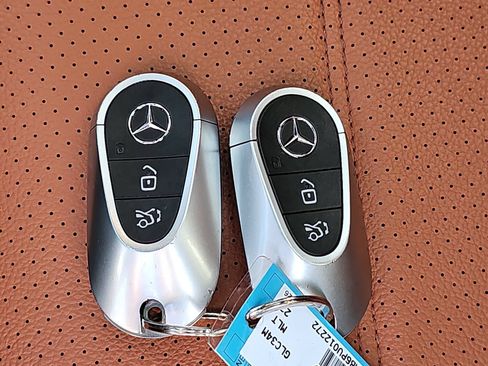 Used 2023 Mercedes-Benz GLC 300 4MATIC image 38