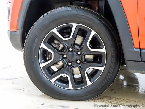 Used 2021 Jeep Compass Trailhawk w/ Sun and Sound Group AWD/4WD image 12