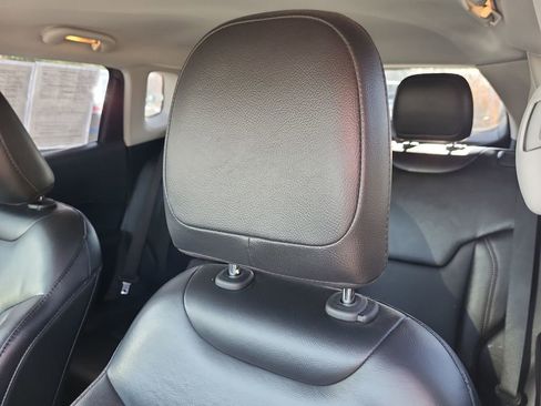 Used 2019 Jeep Compass Limited image 32