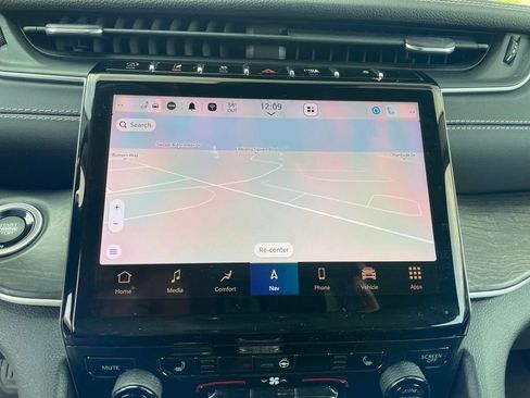 Used 2023 Jeep Grand Cherokee L Limited image 22