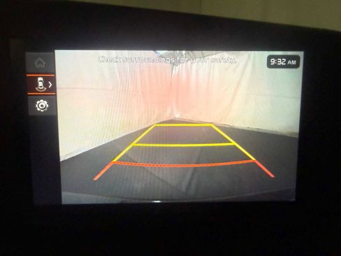 Used 2025 Kia Niro LX image 30