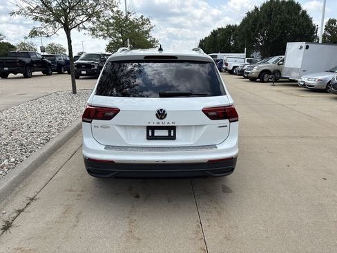 Used 2024 Volkswagen Tiguan SE AWD/4WD image 12