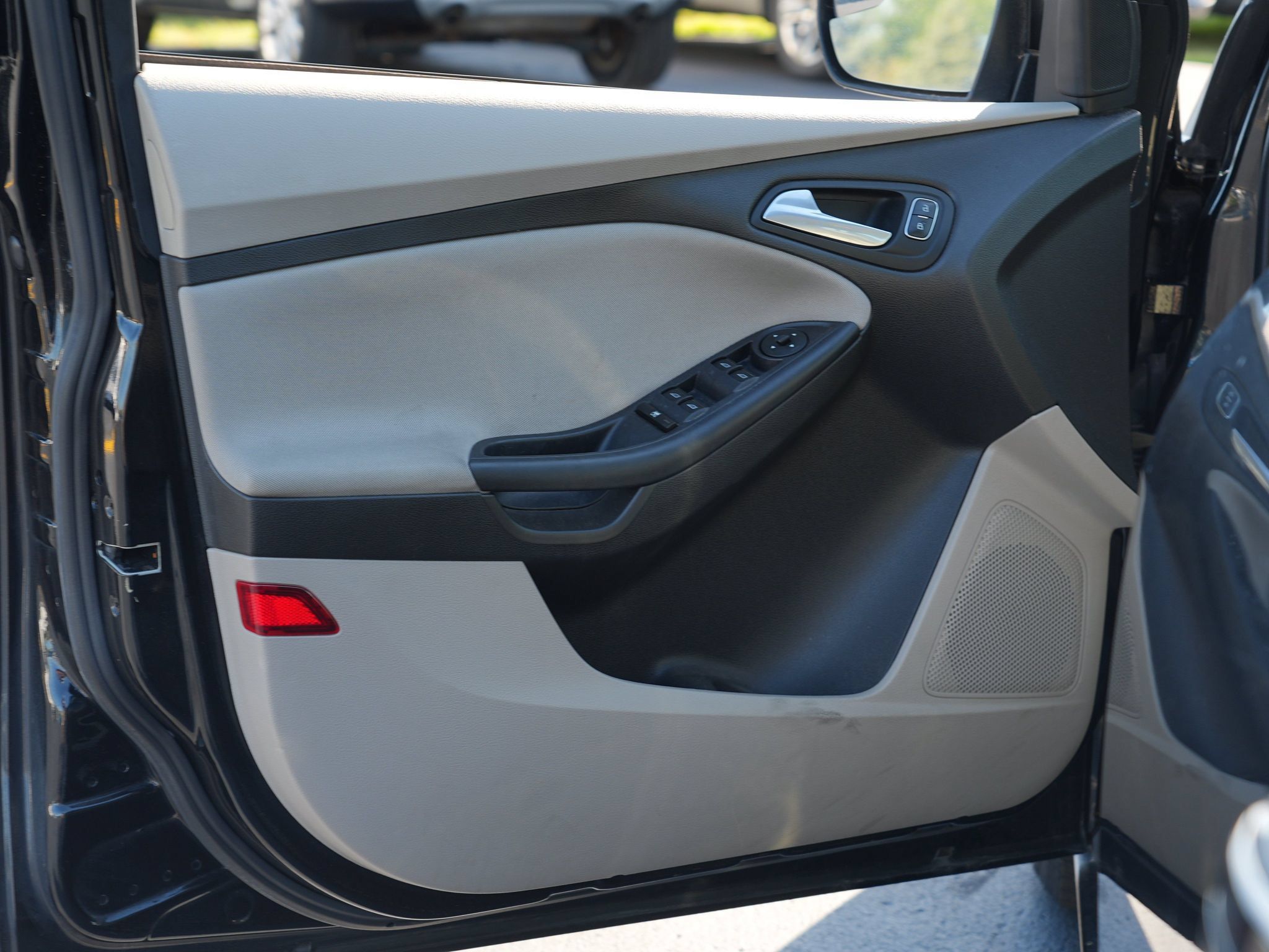 Used 2015 Ford Focus SE FWD image 15