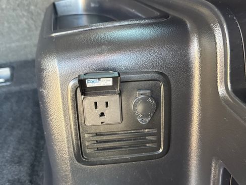 Used 2019 Toyota 4Runner SR5 AWD/4WD image 17
