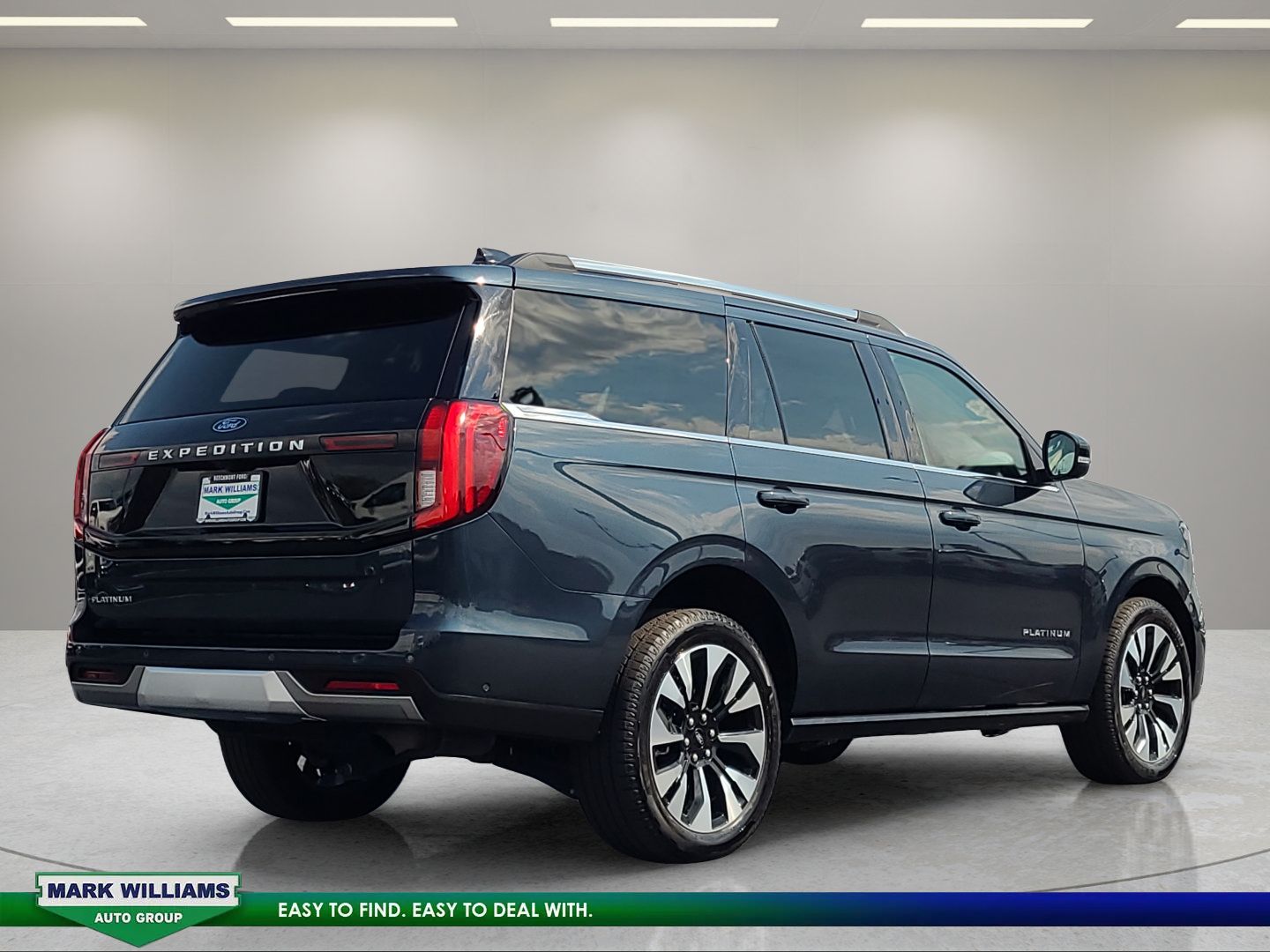 Used 2025 Ford Expedition Platinum w/ Driver's Package AWD/4WD image 4