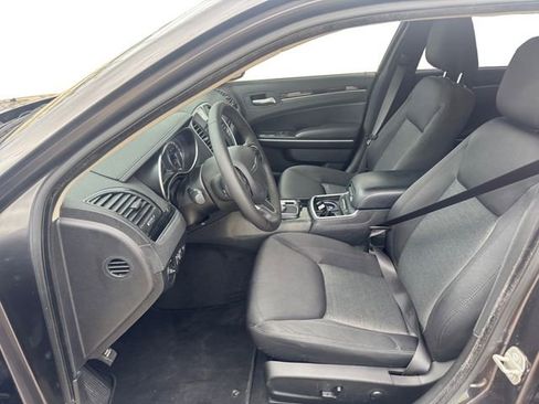 Used 2023 Chrysler 300 Touring image 9