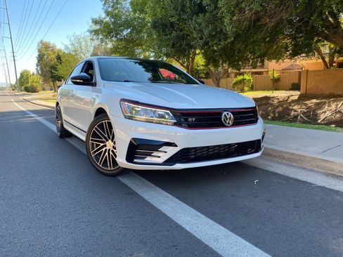 Used 2018 Volkswagen Passat GT FWD image 2