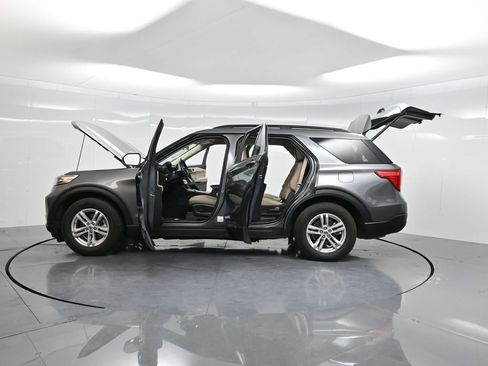 Used 2022 Ford Explorer XLT image 47