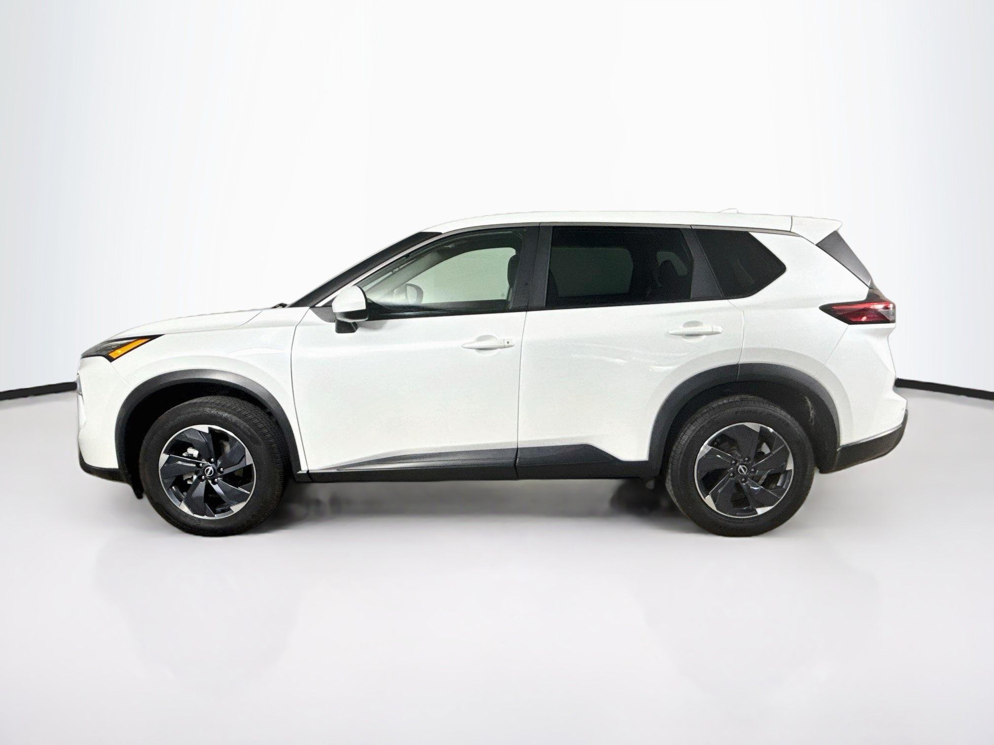 Used 2025 Nissan Rogue SV FWD image 8