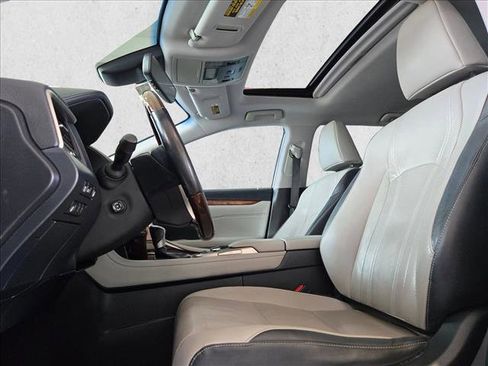 Used 2018 Lexus RX 450hL Premium w/ Premium Package AWD/4WD image 7