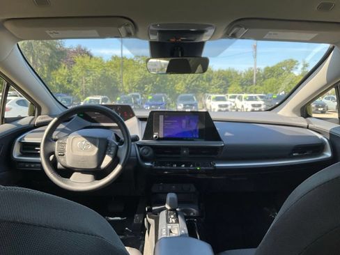 Used 2025 Toyota Prius LE FWD image 28