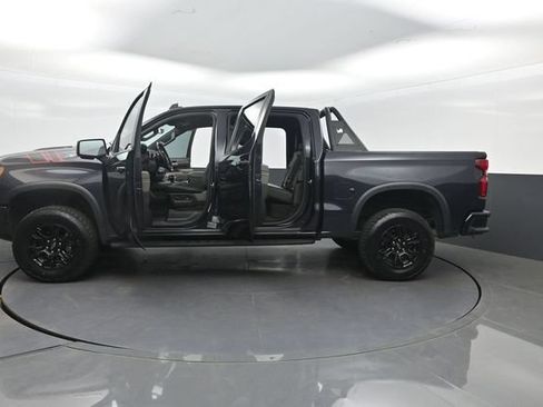 Used 2022 Chevrolet Silverado 1500 ZR2 w/ Technology Package AWD/4WD image 40