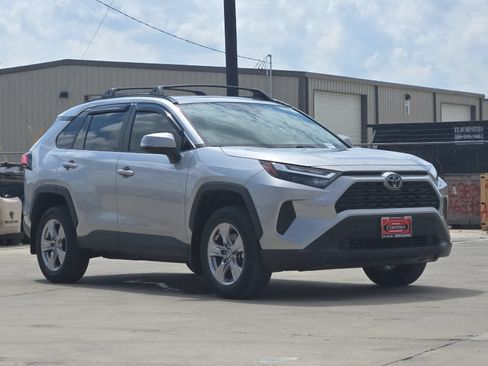 Used 2022 Toyota RAV4 XLE w/ Convenience Package FWD image 7