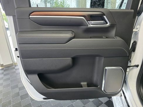 Used 2025 GMC Sierra 3500 Denali w/ Denali Reserve Package image 39